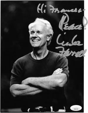 Mike Farrell signed B&W 8x10 Photo Hi Frances- Peace!- JSA Hologram #DD64762 (M*A*S*H/B.J. Hunnicutt)