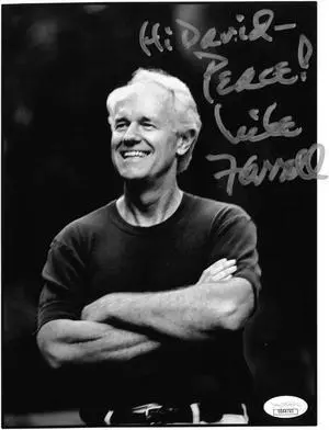 Mike Farrell signed B&W 8x10 Photo Hi David- Peace!- JSA Hologram #DD64763 (M*A*S*H/B.J. Hunnicutt)