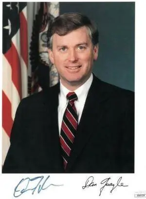 Dan Quayle signed U.S. Vice President (44th) 8x10 Photo- JSA Hologram #DD64328