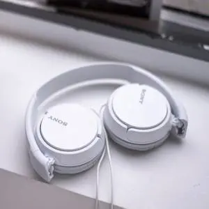 Over On Ear Best Stereo Extra Bass Portable Headphones Headset for Apple iPhone iPod/Samsung Galaxy / mp3 Player / 3.5mm Jack Plug Cell Phone (White) Over On Ear Best Stereo Extra Bass Portable Headphones Headset for Apple iPhone iPod/Samsung Galaxy / mp3 Player / 3.5mm Jack Plug Cell Phone (White)