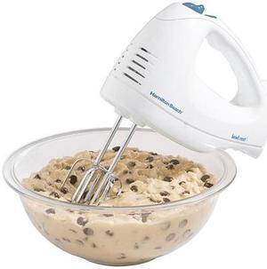 Hamilton Beach 6 Speed Electric Hand Mixer with Whisk, Dough Hooks and Easy  Clean Beaters, Snap-On Case, 7 Attachments, White, 62636 