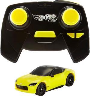 Mattel HTP16 Hot Wheels 1:64 Scale Nissan Z Battery-Powered RC Car - Yellow