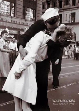 War's End Kiss Poster Print (24 X 36) War's End Kiss Poster Print (24 X 36)