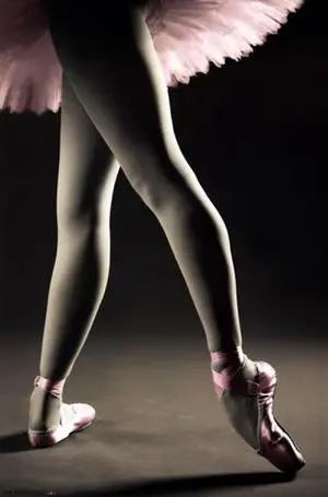 Ballerina - Pose Poster Print (22 x 34) Ballerina - Pose Poster Print (22 x 34)