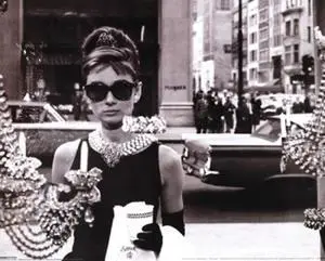 Audrey Hepburn - Window Poster Print (20 x 16) Audrey Hepburn - Window Poster Print (20 x 16)