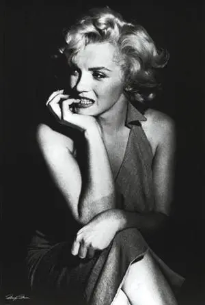 Marilyn Monroe (Sitting) Poster Print (24 x 36) Marilyn Monroe (Sitting) Poster Print (24 x 36)