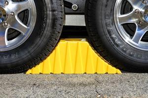 Camco 44435 Tandem Wheel Chock
