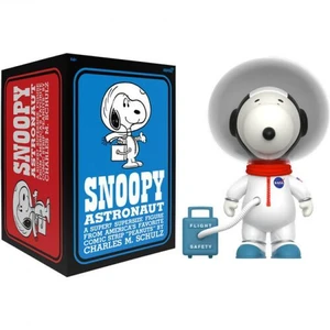 Peanuts - SuperSize Vinyl - Snoopy (White Spacesuit) Peanuts - SuperSize Vinyl - Snoopy (White Spacesuit)