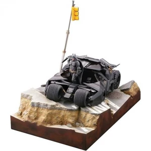 Batman: Dark Knight Trilogy - Legacy of Revoltech - Batmobile Tumbler in Gotham City Batman: Dark Knight Trilogy - Legacy of Revoltech - Batmobile Tumbler in Gotham City