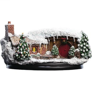 WETA Workshop Polystone - 35 Bagshot Row Hobbit Hole (Christmas Edition) WETA Workshop Polystone - 35 Bagshot Row Hobbit Hole (Christmas Edition)