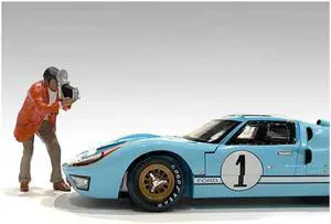 "Race Day 1" Figurine III for 1/24 Scale Models by American Diorama