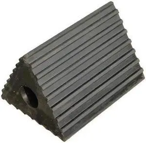 ZORO SELECT 19P546 Wheel Chock,Rubber,W 6-1/2 In,H 4-1/2 In