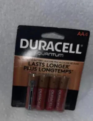Duracell Quantum AA  4 Alkaline Batteries in package