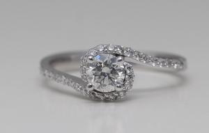 14k White Gold Round Cut Styled Halo Diamond Engagemnt Ring (0.81 Ct,I Color,VS2 Clarity)