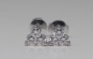 18k White Gold Round Setting Three Stone Clover Diamond Stud Earrings (0.93 Ct,G Color,VS Clarity)