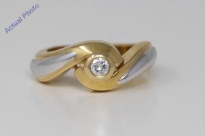 18k Two Tone Gold Round Bezel Setting Classic modern swirl two tone diamond engagement ring (0.15 Ct, H, VS)