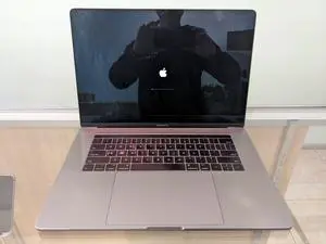 Apple Macbook Pro A1707 Mid 2017 Touchbar 2TB SSD 16GB RAM 15.4"i7-7920HQ @ 3.1 Ghz