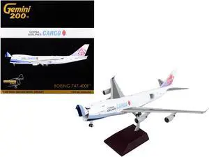 Boeing 747-400F Commercial Aircraft White w/Purple Tail "Gemini 200 - Interactive" 1/200 Diecast Model Airplane by GeminiJets