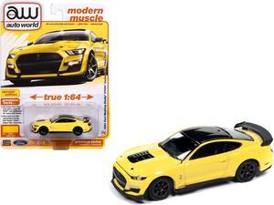 2021 Ford Mustang Shelby GT500 Carbon Fiber Track Pack Grabber Yellow with Black Top 1/64 Diecast Model Car by Auto World