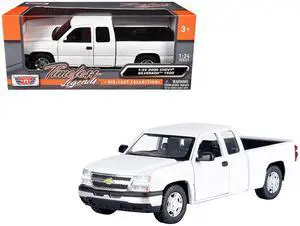 2006 Chevrolet Silverado 1500 Pickup Truck White "Timeless Legends" Series 1/25 Diecast Car Model by Motormax