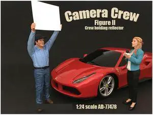 Camera Crew Figure II "Crew Holding Reflector" For 1:24 Scale Models by American Diorama