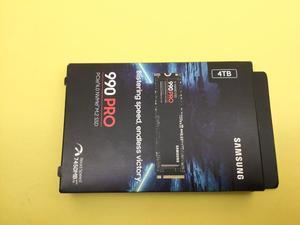 SAMSUNG 990 Pro 4TB M.2 2280 PCIe 4.0 x4 NVMe SSD MZ-V9P4T0B/AM
