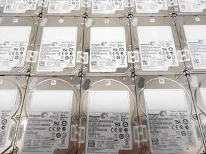(NOT FOR HOME PC!) LOT of 8 Seagate 900GB 10K 2.5 SAS Hard Drive ST900MM0036 Server Storage Dell HP