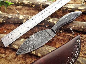 9" Long Damascus steel skinning knife, 4.5" hand forged full tang blade with 4" cutting, 2 tone Dollar wood Scale, cow hide Leather sheath