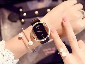 Women Hollow Belt Casual Quartz Watch (Black)