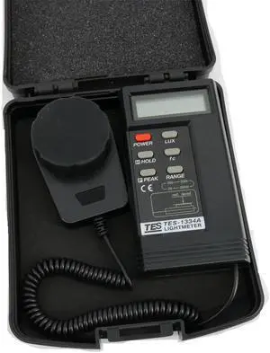 TES-1334A Digital Lux Meter Illuminometer Data Hold Function