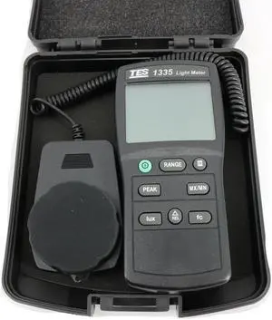 TES-1335 Digital Light Meter Measuring Levels Ranging 0 to 400,000 Lux