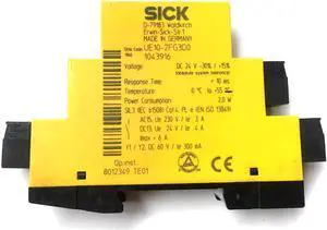 SICK UE10-2FG3D0 Plug-in Screw-type Terminals ,NPN ,PNP,New