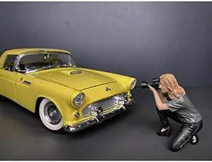 Weekend Car Show Figurine III for 1/18 Scale Models by American Diorama 38211