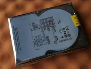 For Seagate ST318405LW 18G 10K 68 pin SCSI hard disk 9P7002-302