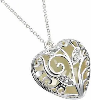 Glow In The Dark Heart Pendant Necklace Luminous Choker Chain Women Jewelry Gift