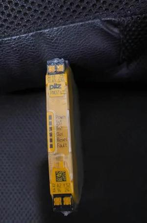 FOR 1pcs Safety Relay PNOZ S1 751101