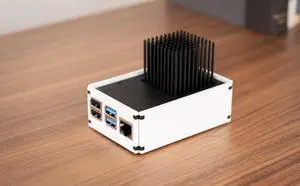 Dickson Chow SQ1 - Minimalist, Silent, Passively Cooled Raspberry Pi 4 Case, White