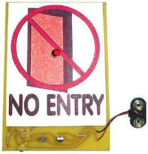 C6767 - NO ENTRY SIGN - FLASHING LIGHTS