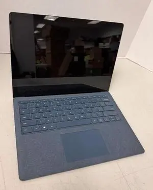 Microsoft Surface Laptop 2 (1769) - 13.5" Touchscreen Laptop Intel Core i7-8650U 1.90GHz 16GB RAM 512GB SSD Intel UHD Graphics - Windows 10 Pro