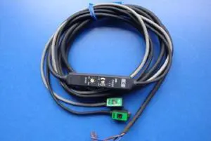 Photoelectric sensor UM-T50S-11 built-in beam type amplifier authentic