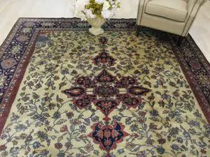 Hand Knotted Wool Ivory Traditional Oriental Mohtasham Rug, Made in India