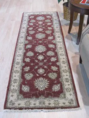 Red/Ivory Hand Knotted Wool Traditional Oriental Agra Rug, Made in India