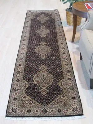 Black Hand Knotted Wool Traditional Oriental Mahi Rug, Made in India