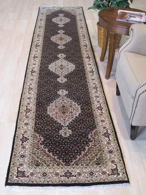 Black/Red Hand Knotted Wool Traditional Mahi Tabriz Rug, Made in India