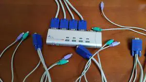 Airlink AKVM-4 4-Port Slim Desktop KVM