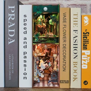 DIY 3D Book Nook Kit Alice's Adventure 184pcs DIY 3D Book Nook Kit Alice's Adventure 184pcs