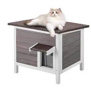 VEVOR Outdoor Cat House Wooden Feral Cat Shelter with Roof & PVC Door Flaps