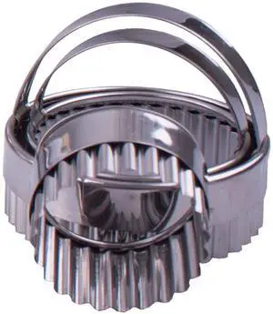 Appetito Stainless Steel Crinkle Scone Cutters W/Handle Set 3 Appetito Stainless Steel Crinkle Scone Cutters W/Handle Set 3