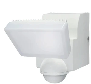 IQ America LED Motion Security Flood Light ? 500 Lumen Battery-Powered IQ America LED Motion Security Flood Light ? 500 Lumen Battery-Powered