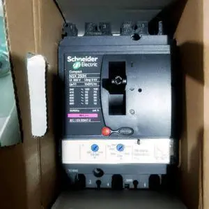 NEW Schneider LV431670 Circuit Breaker LV431670 Expedited Shipping